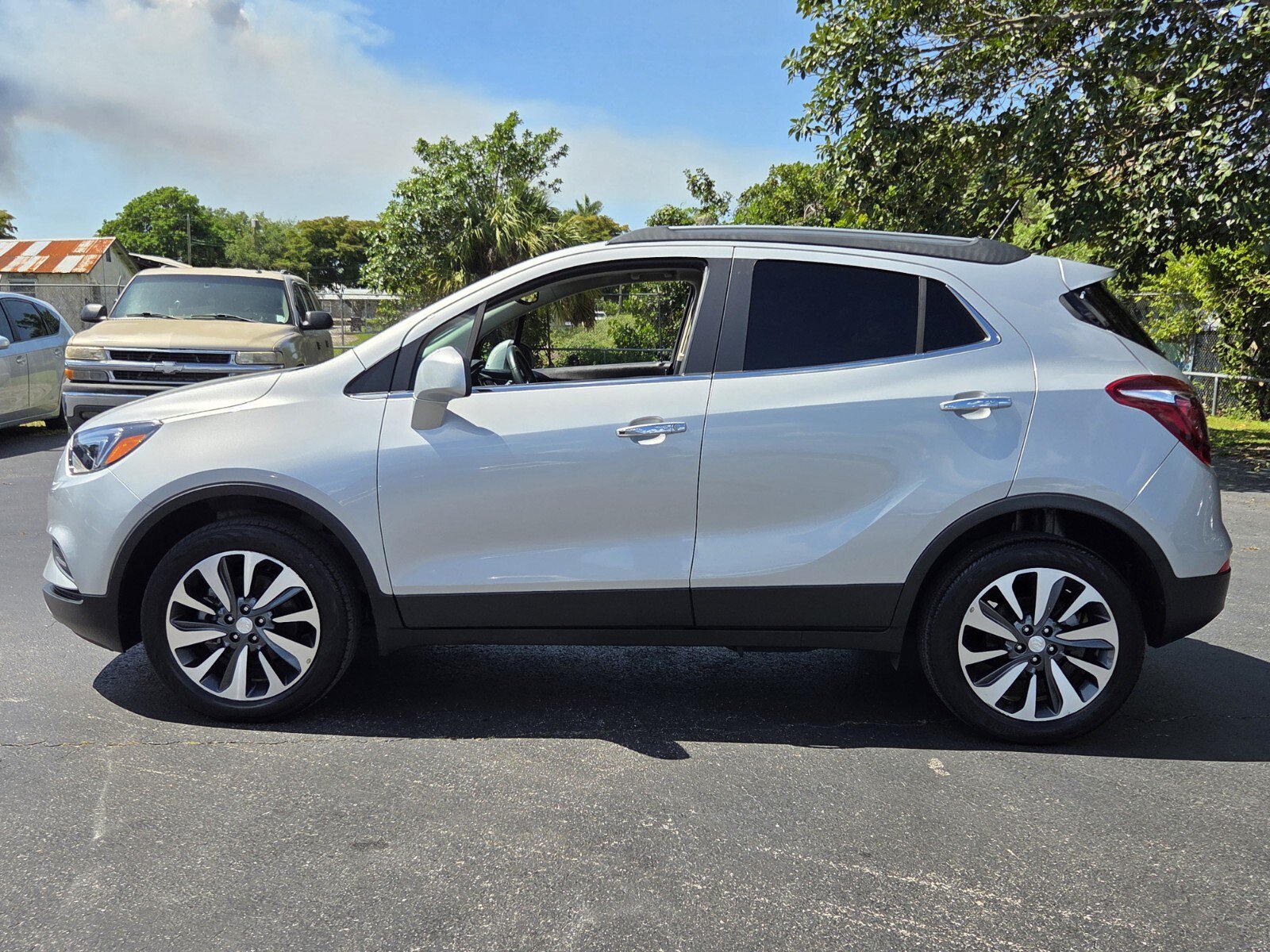 Used 2022 Buick Encore Preferred w/ Safety Package AWD/4WD image 2