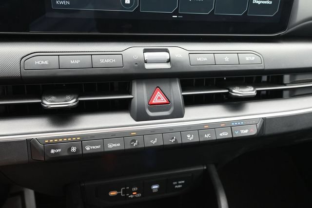 Used 2025 Kia K4 FWD image 40