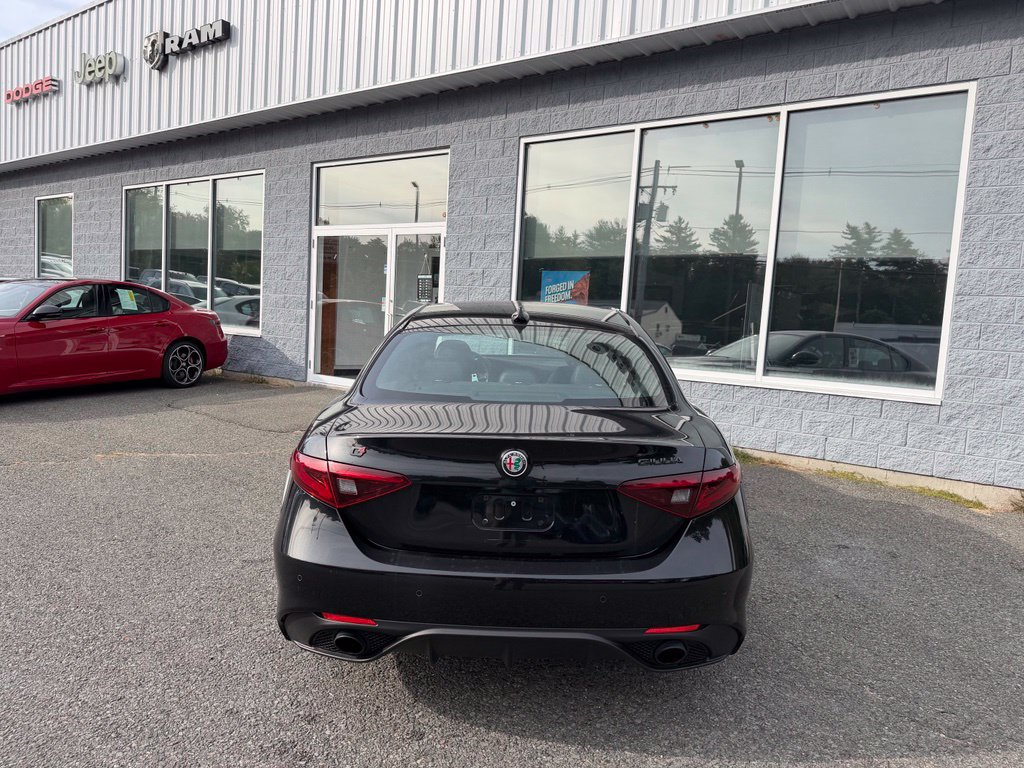 Used 2023 Alfa Romeo Giulia Estrema AWD/4WD image 4