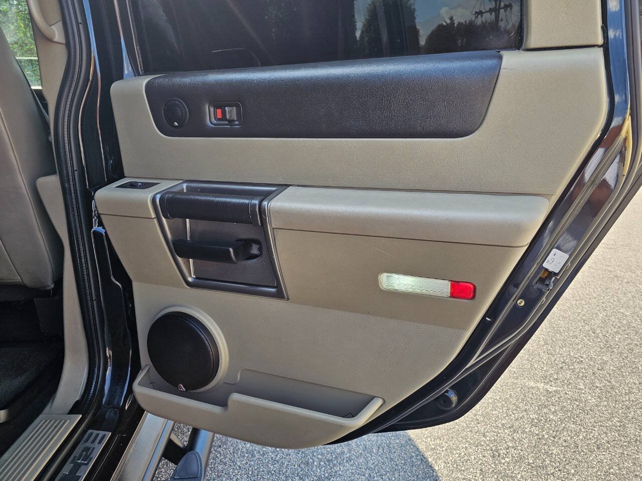 Used 2003 HUMMER H2 w/ Preferred Equipment Group AWD/4WD image 19