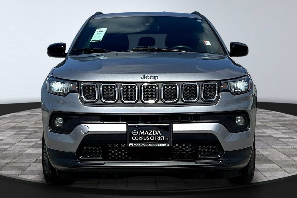 Used 2024 Jeep Compass Latitude AWD/4WD image 3