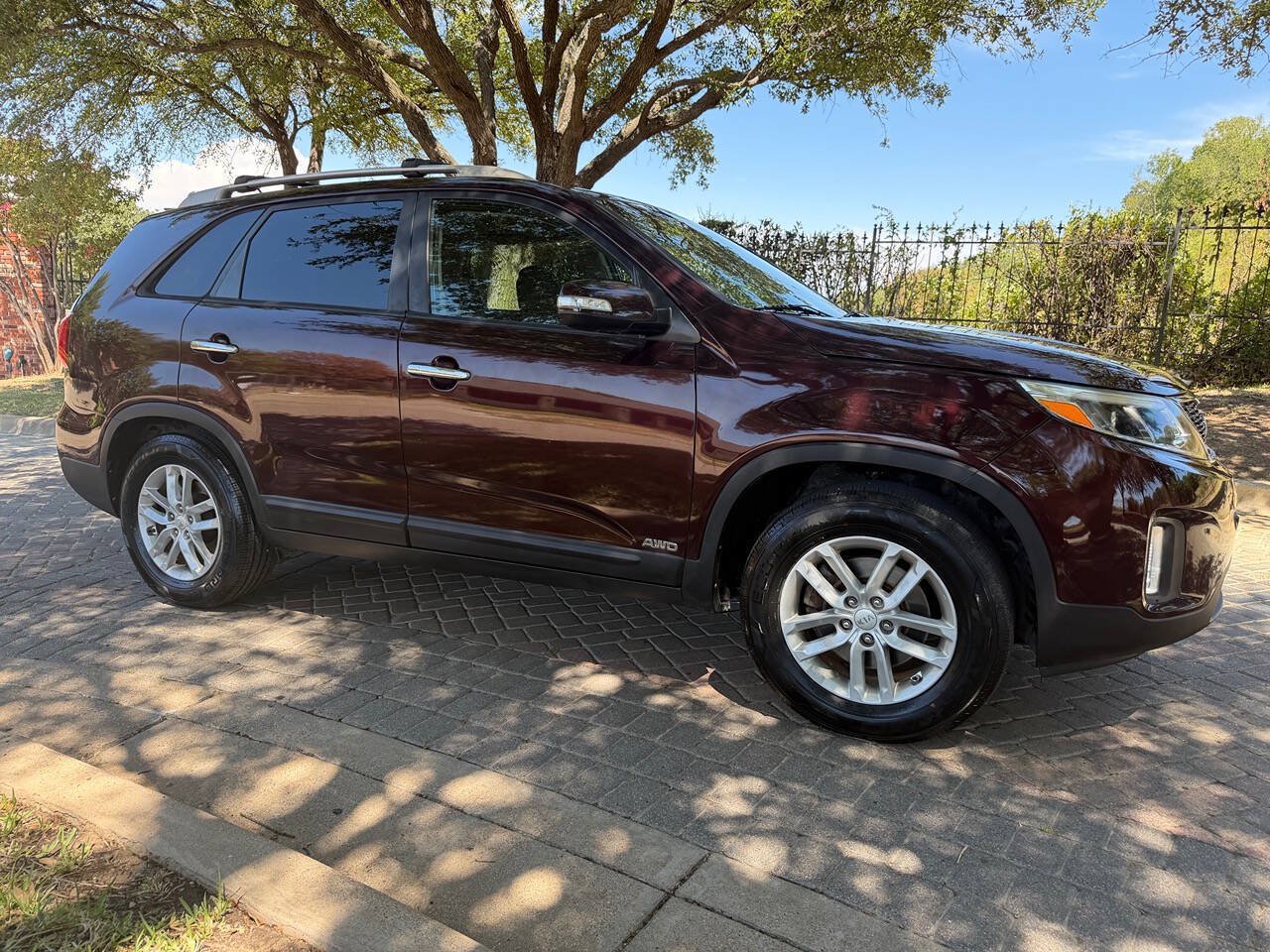 Used 2015 Kia Sorento LX AWD/4WD image 2