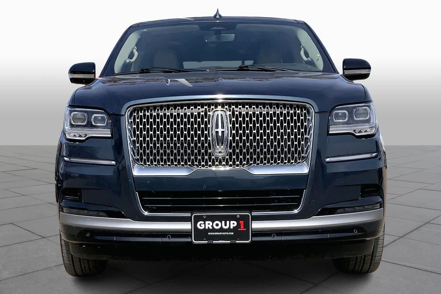 Certified 2024 Lincoln Navigator L Reserve image 3