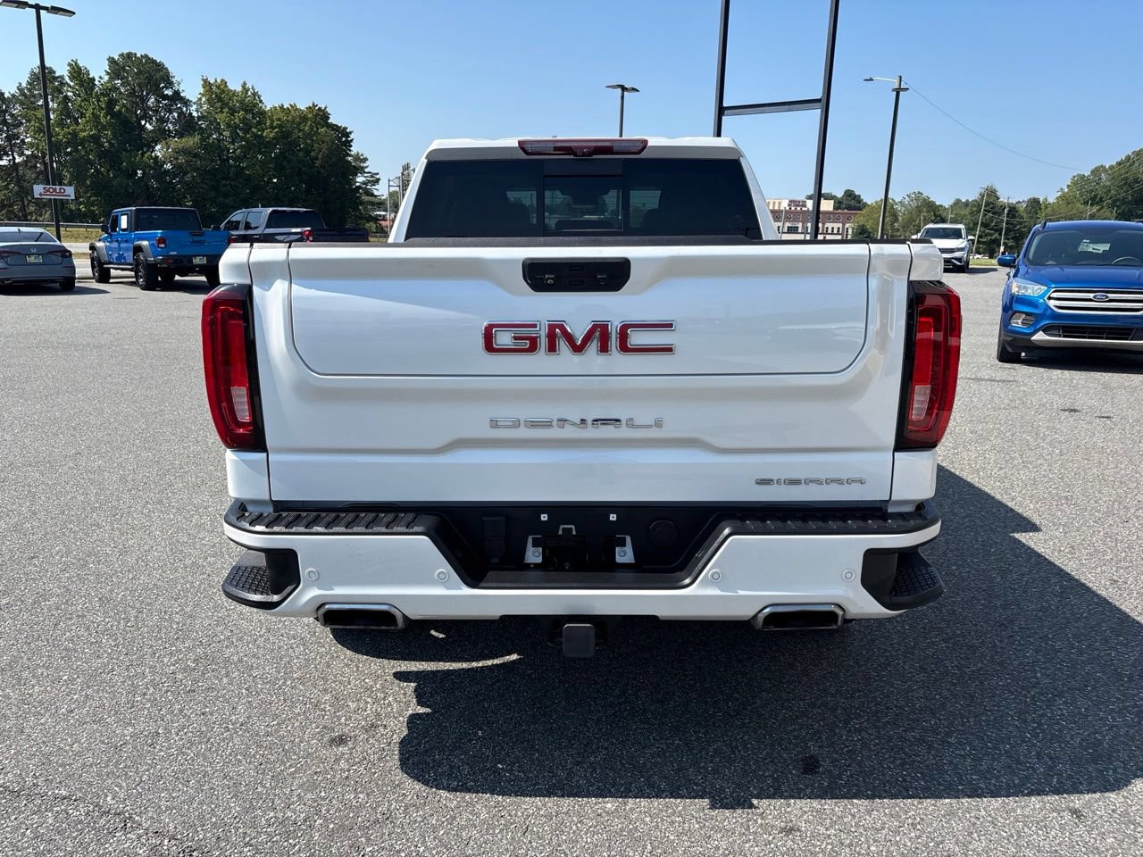 Used 2023 GMC Sierra 1500 Denali w/ Denali Reserve Package AWD/4WD image 8