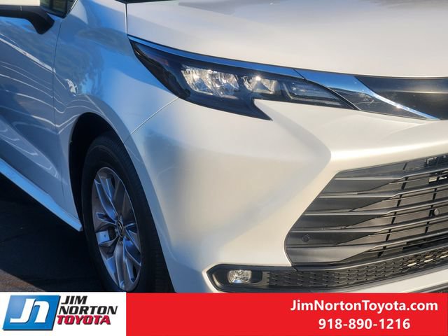 Used 2026 Toyota Sienna XLE FWD image 9
