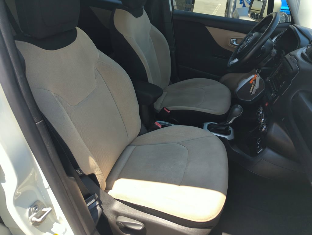 Used 2015 Jeep Renegade Latitude FWD image 34