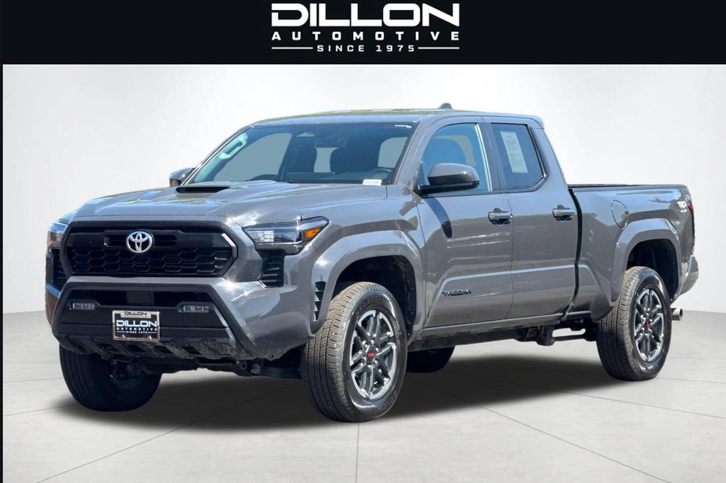 Used 2025 Toyota Tacoma TRD Sport AWD/4WD image 8