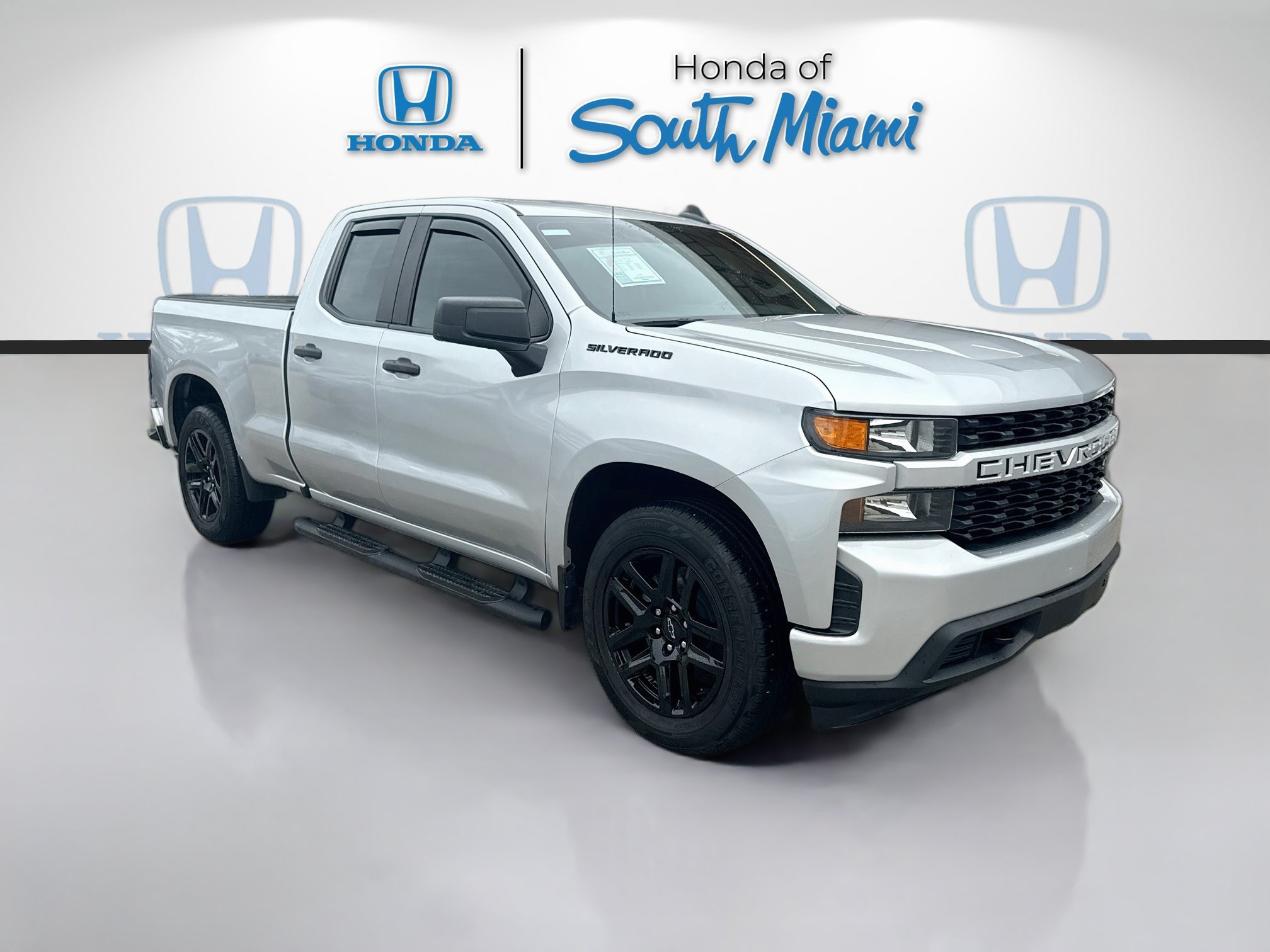 Used 2021 Chevrolet Silverado 1500 Custom w/ LPO, Blackout Package RWD image 1
