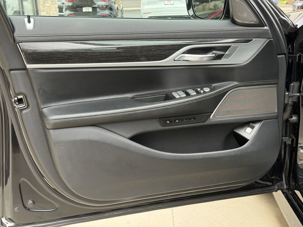 Used 2019 BMW 740i xDrive w/ M Sport Package image 21
