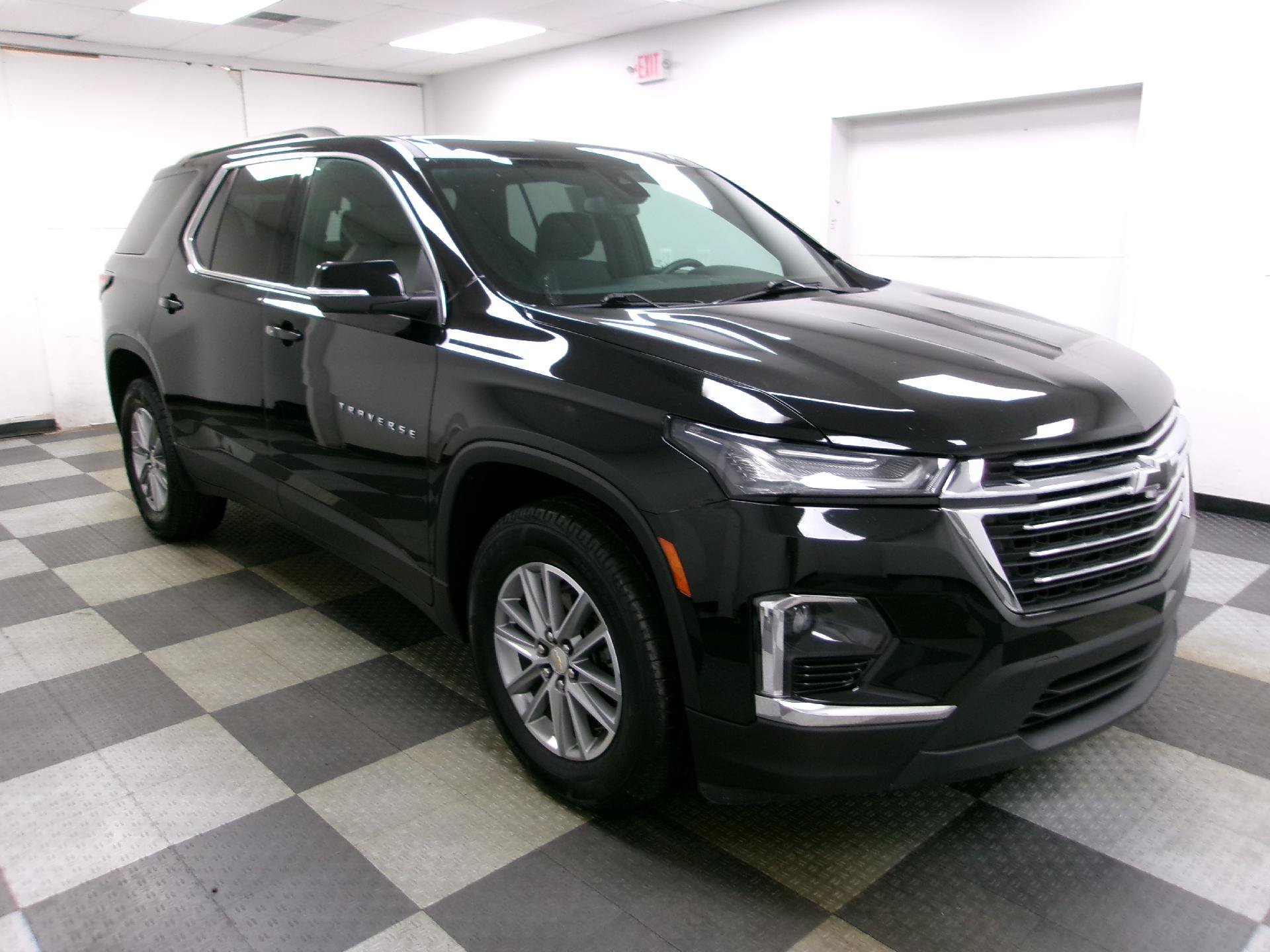 Used 2023 Chevrolet Traverse LT FWD image 15