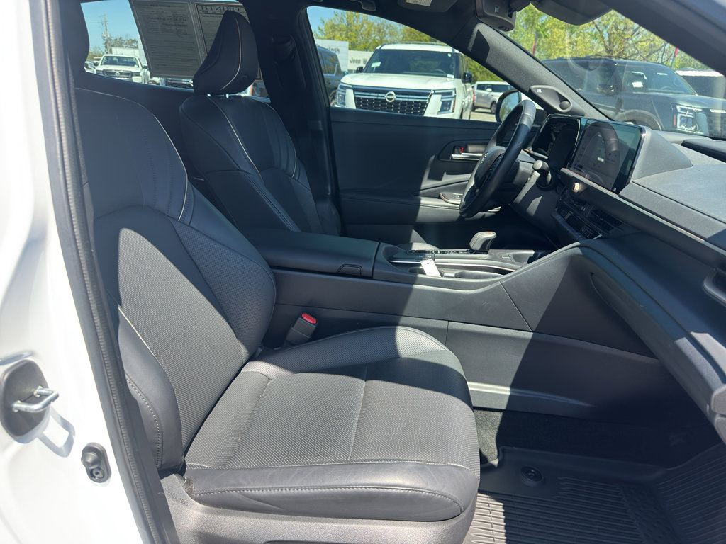 Used 2023 Toyota Crown Limited image 16