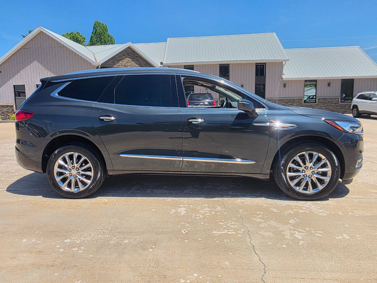 Used 2020 Buick Enclave Essence AWD/4WD image 21