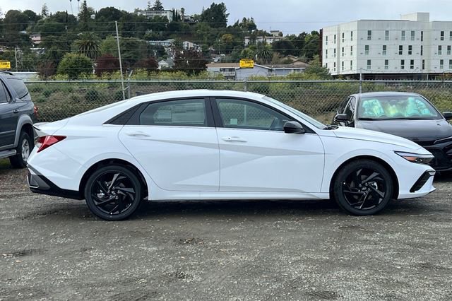 New 2026 Hyundai Elantra SEL Sport Premium FWD image 5