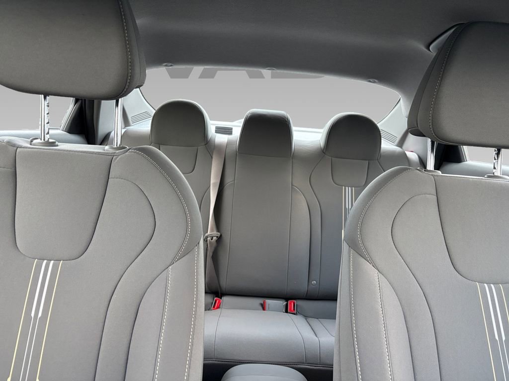 New 2026 Hyundai Elantra Sport image 2