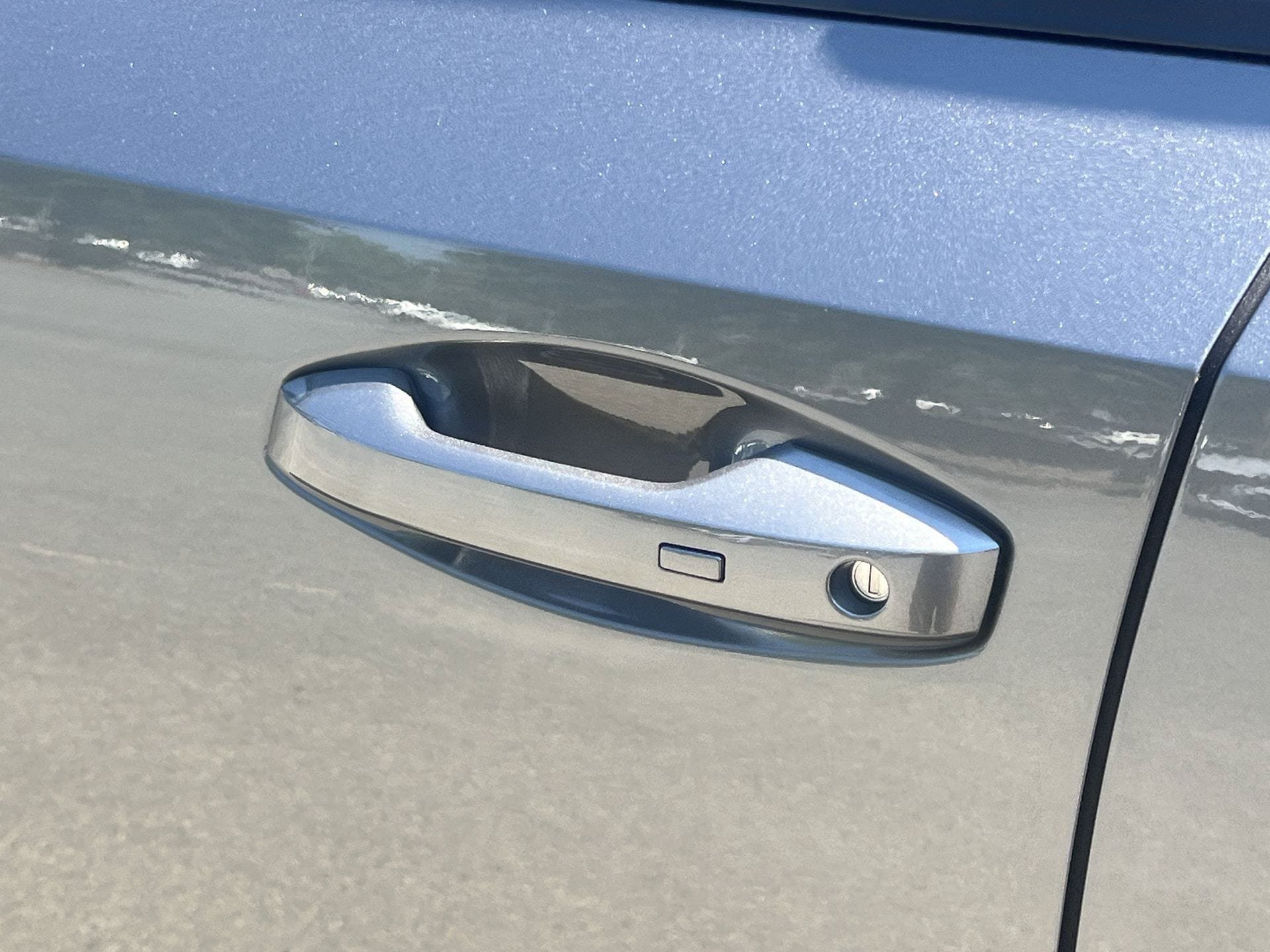Certified 2025 Nissan Kicks SR FWD image 29
