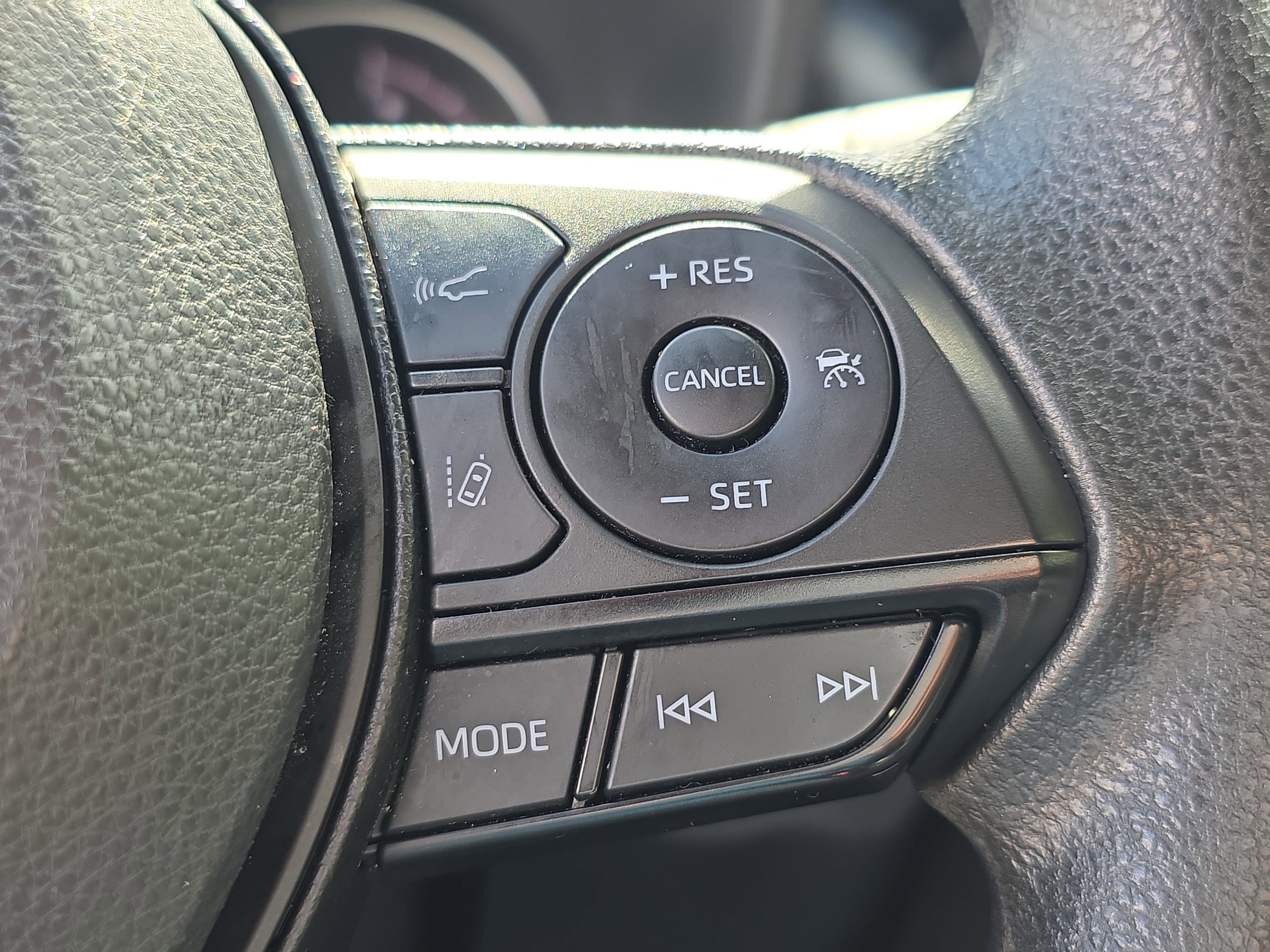 Used 2024 Toyota RAV4 XLE FWD image 32