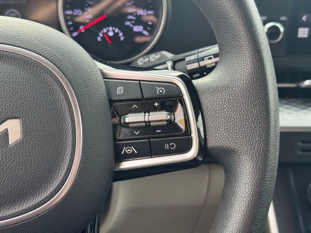 Used 2024 Kia Carnival LX FWD image 29