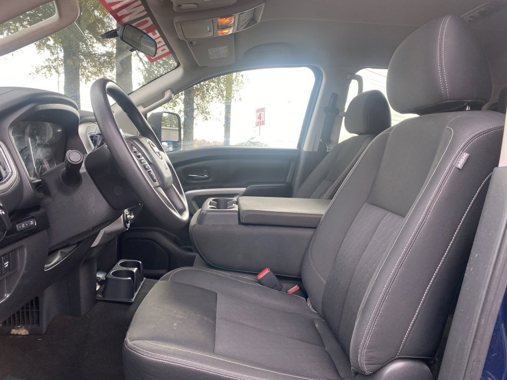 Used 2018 Nissan Titan SV image 11