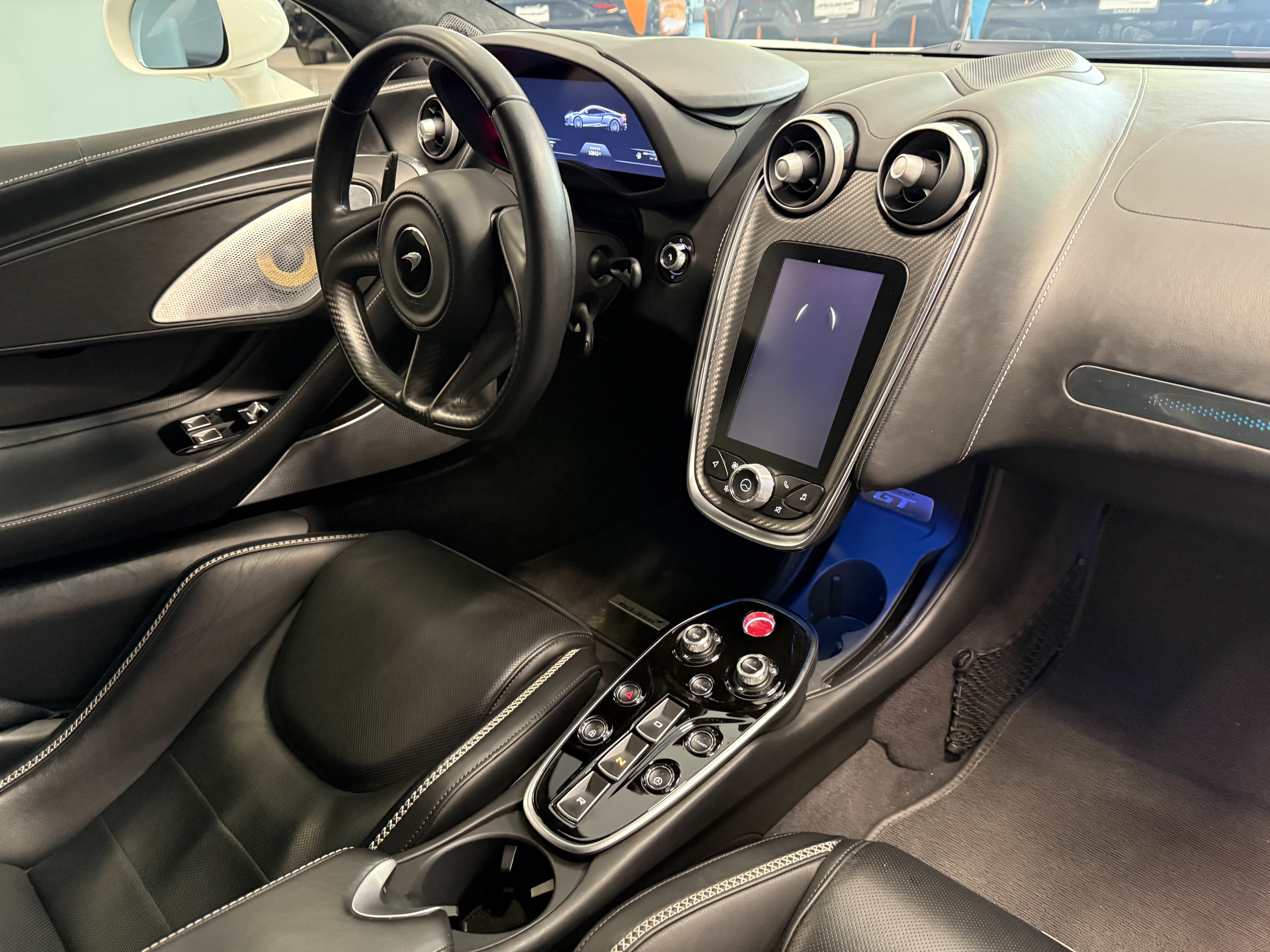 Used 2023 McLaren GT RWD image 9