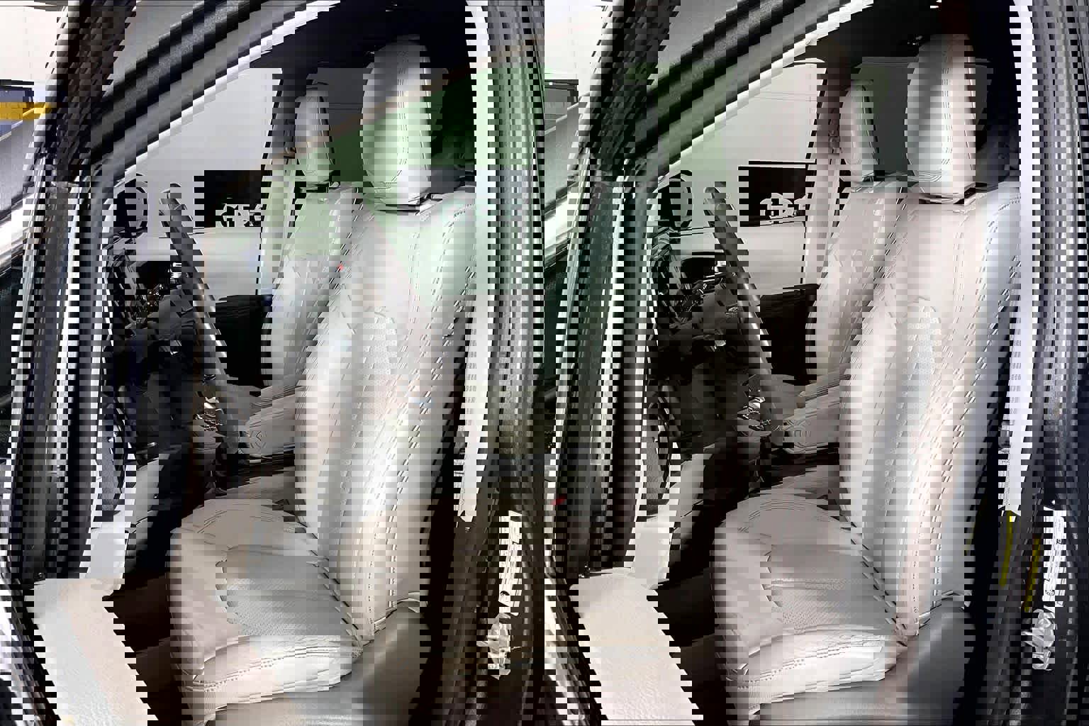 Used 2020 Chrysler Pacifica Touring-L Plus w/ Tire & Wheel Group FWD image 8