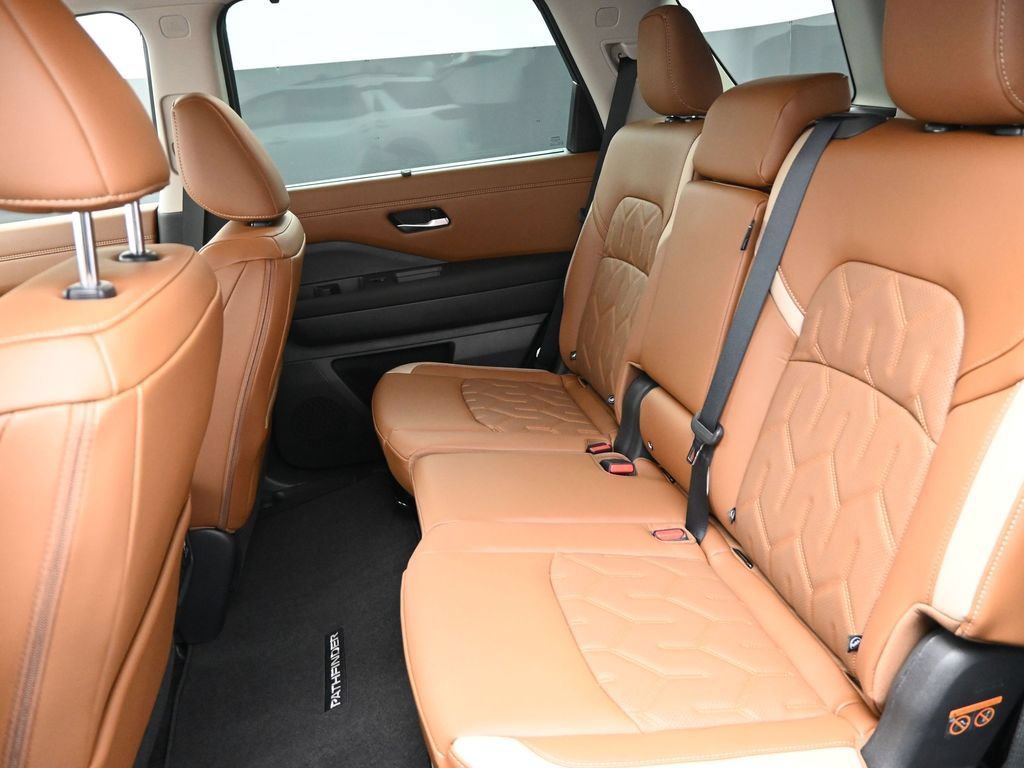 New 2026 Nissan Pathfinder Platinum w/ Cargo Package FWD image 16