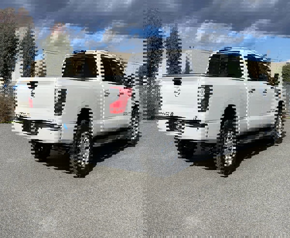 Used 2016 Nissan Titan SL image 5