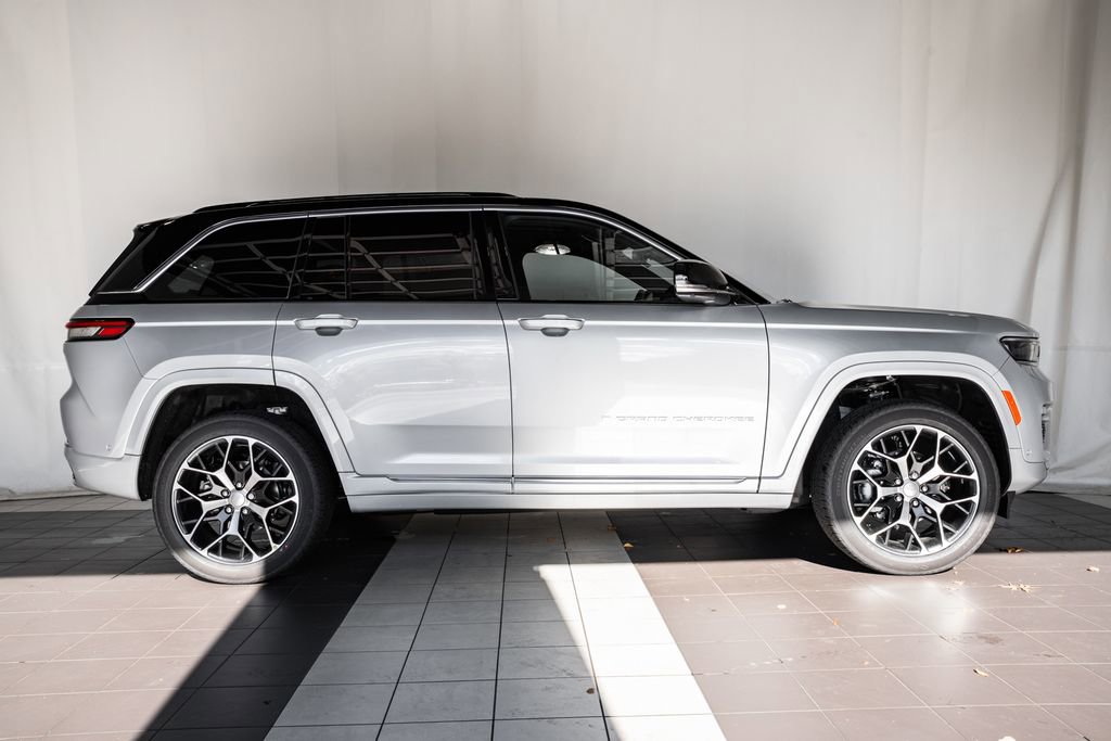 New 2025 Jeep Grand Cherokee Summit image 3