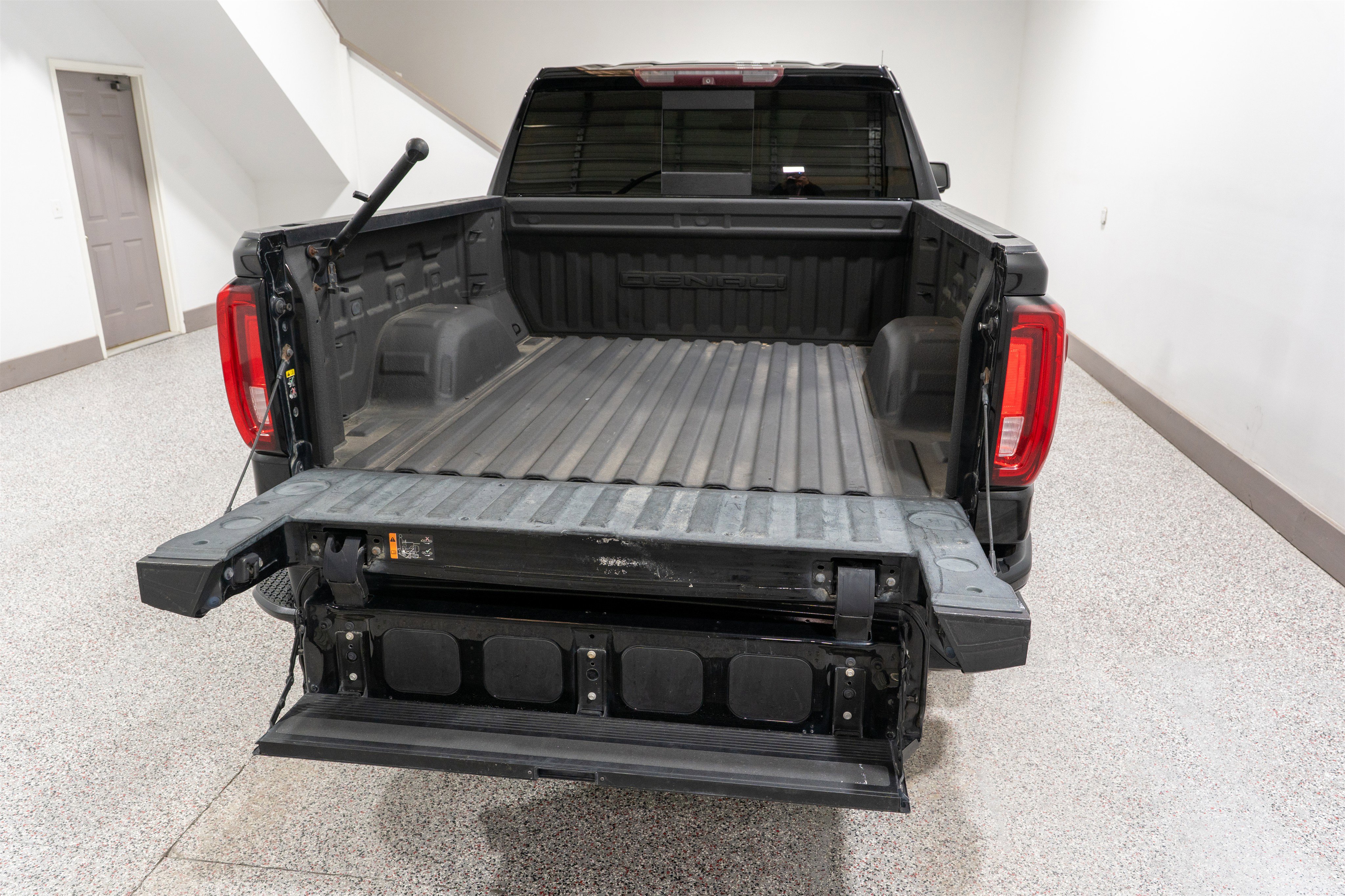 Used 2019 GMC Sierra 1500 Denali w/ Denali Ultimate Package AWD/4WD image 11