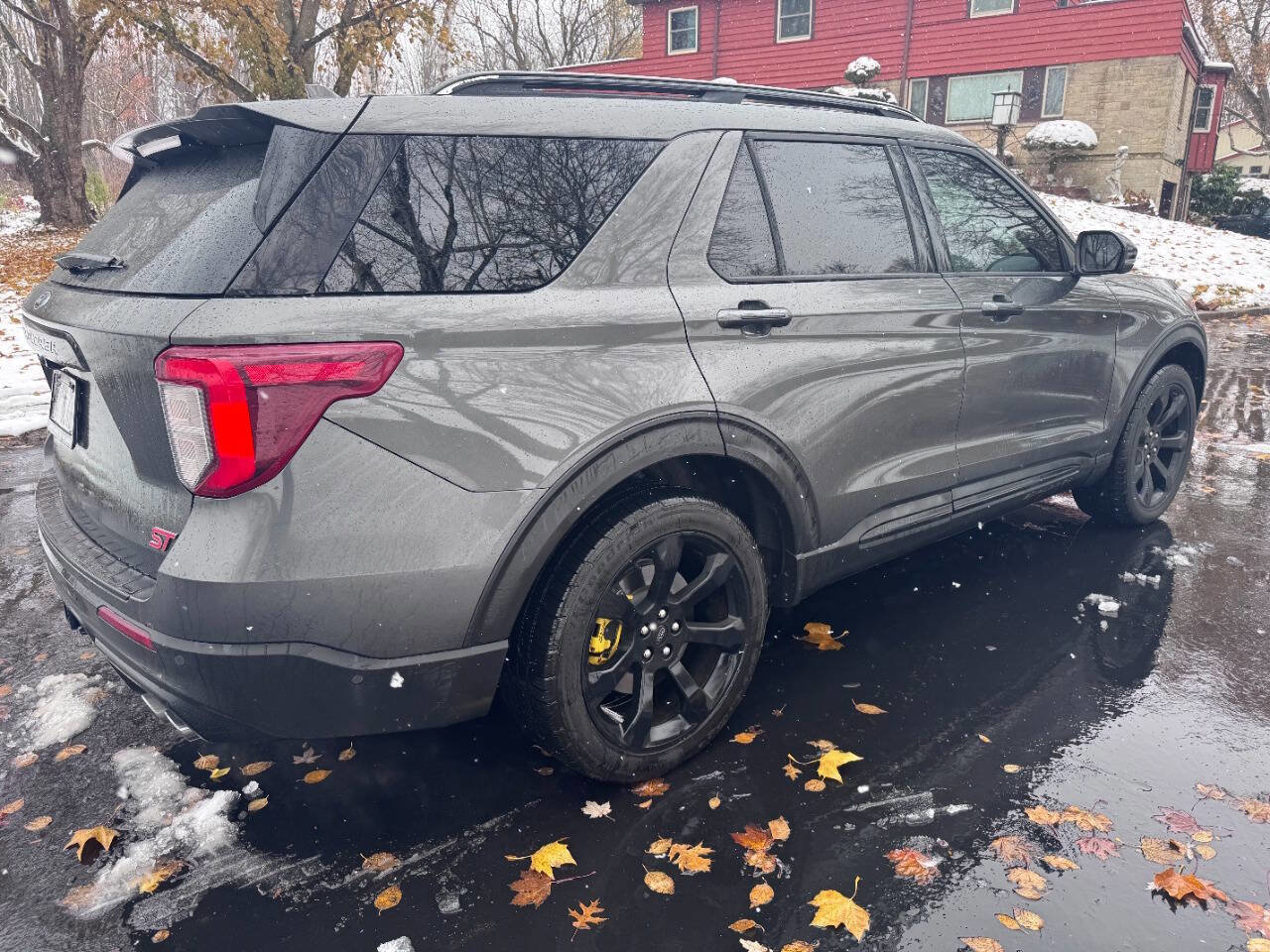 Used 2020 Ford Explorer ST w/ ST Street Pack image 8