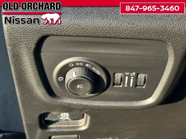 Used 2024 Jeep Grand Cherokee L Limited w/ Black Appearance Package image 9