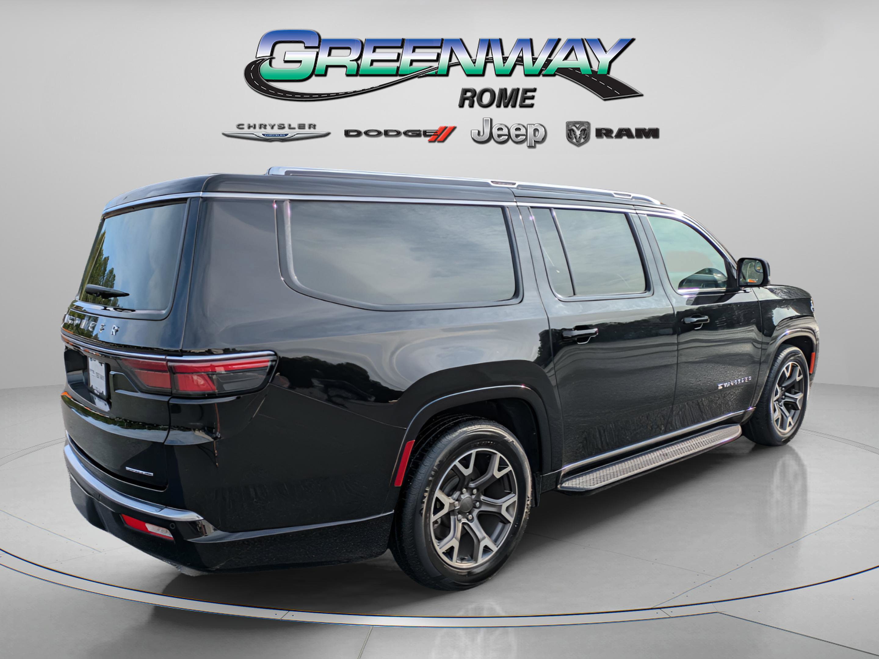 Used 2024 Jeep Wagoneer L Series III w/ Flexible Seating Group AWD/4WD image 7