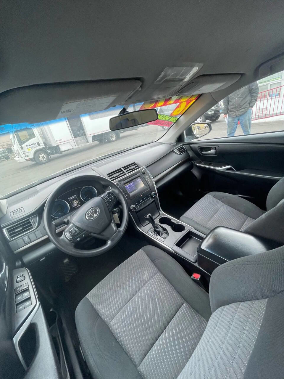 Used 2016 Toyota Camry LE image 9