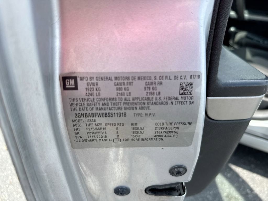 Used 2011 Chevrolet HHR LT FWD image 26