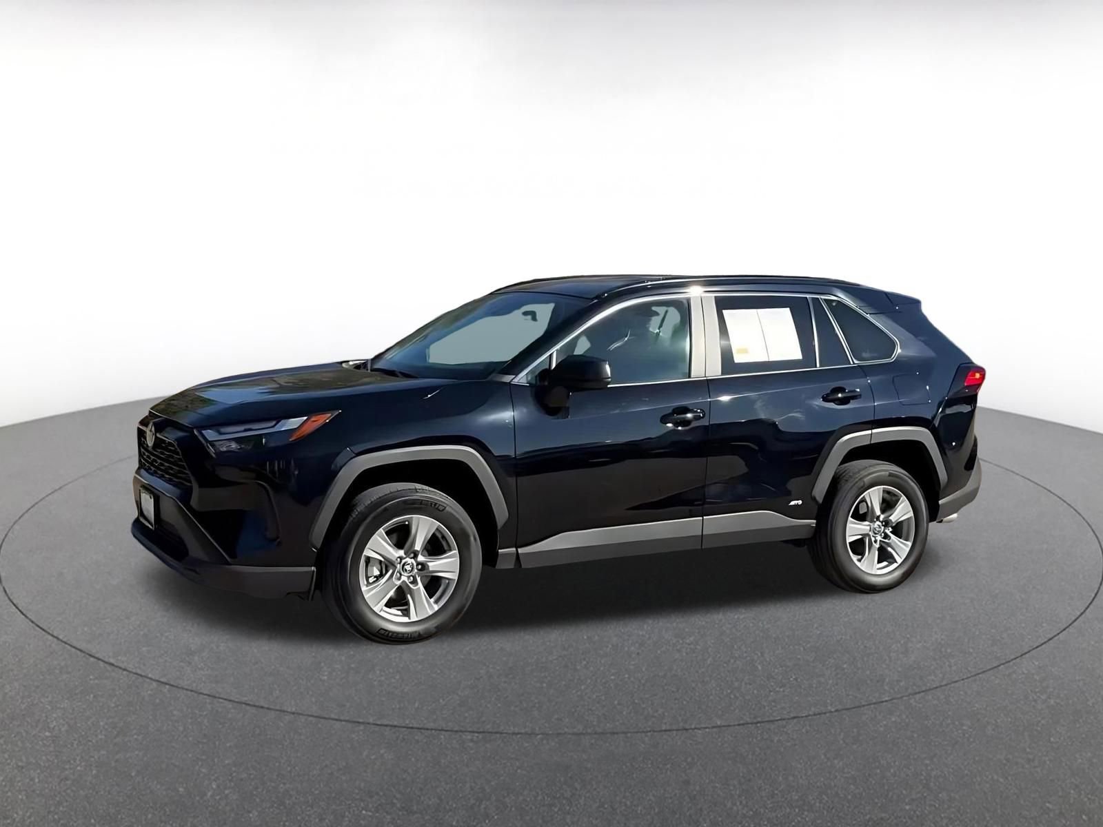 Used 2025 Toyota RAV4 LE image 8