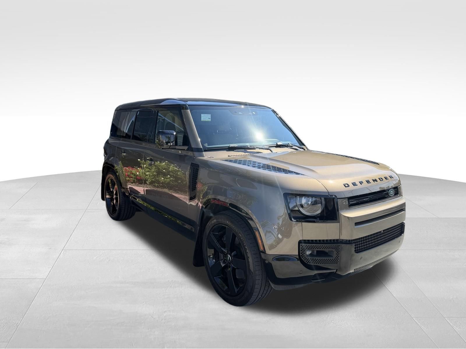 Certified 2025 Land Rover Defender 110 X-Dynamic SE AWD/4WD image 3