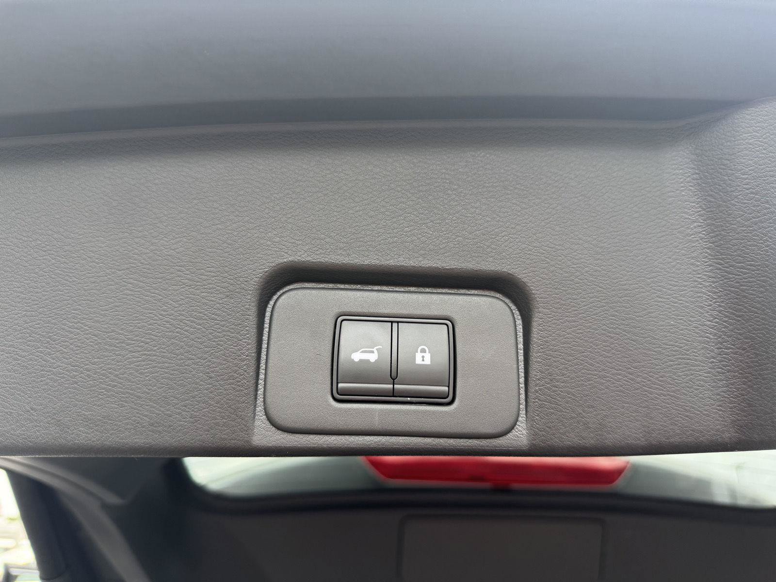 Used 2025 Nissan Rogue SV FWD image 22