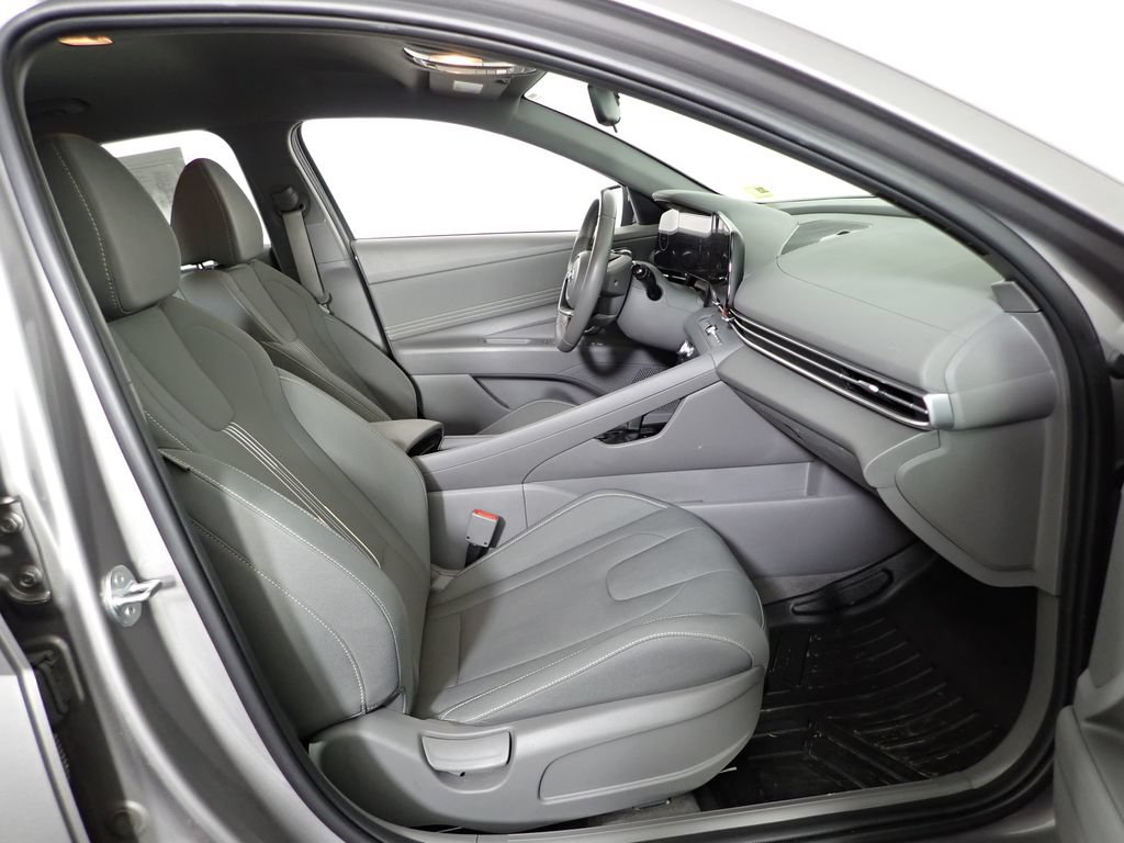 Used 2023 Hyundai Elantra SEL w/ Convenience Package FWD image 36