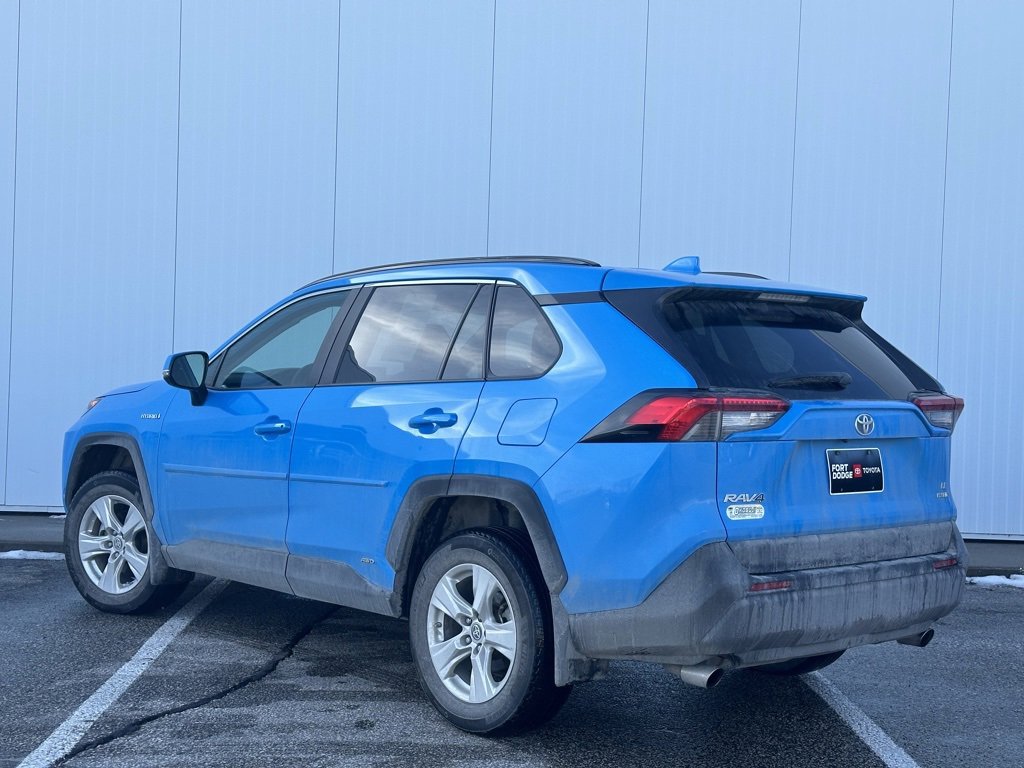 Used 2021 Toyota RAV4 LE image 3