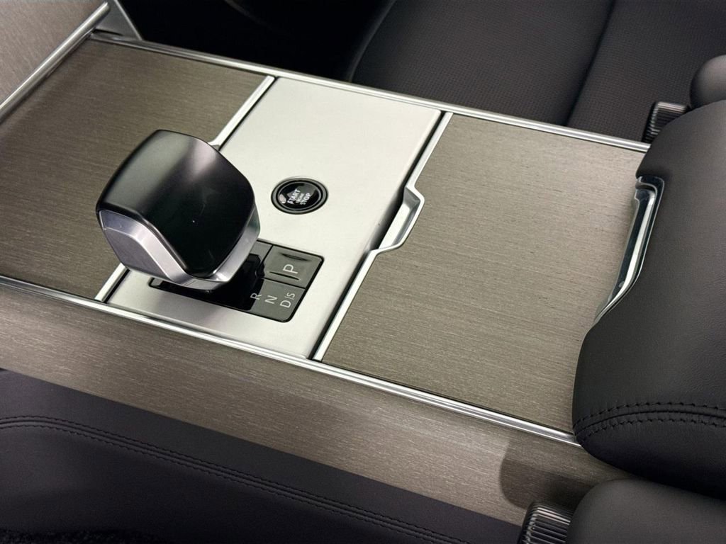 New 2026 Land Rover Range Rover SV image 21