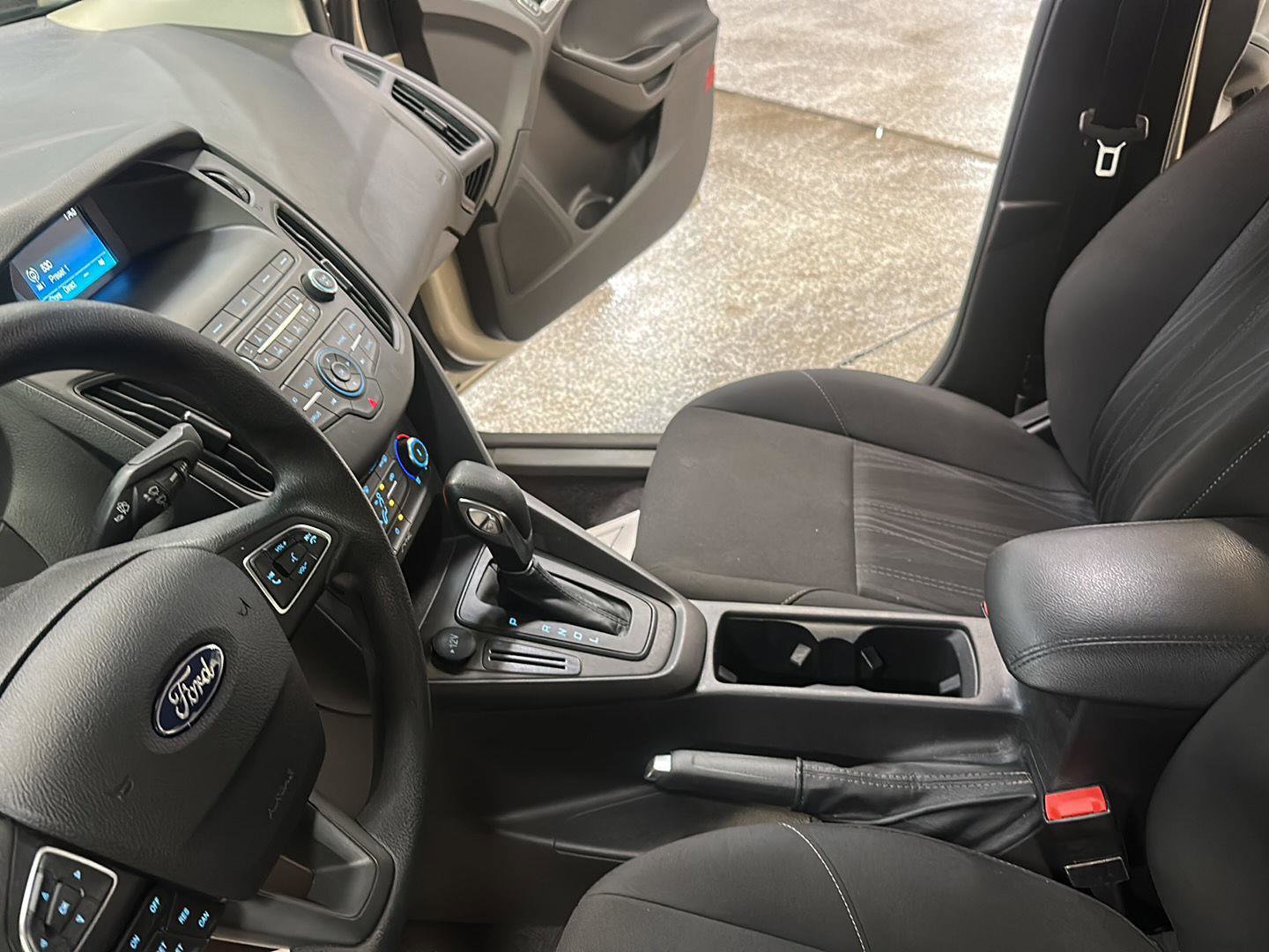 Used 2018 Ford Focus SE image 25