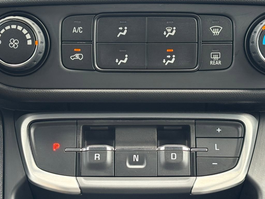 Used 2024 GMC Terrain SLE image 25