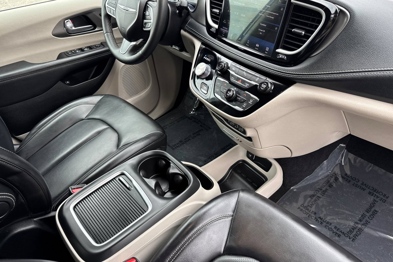 Used 2023 Chrysler Pacifica Touring-L FWD image 18