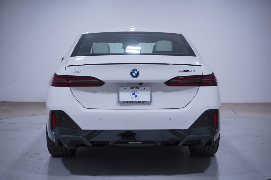 New 2026 BMW i5 eDrive40 w/ M Sport Package image 5