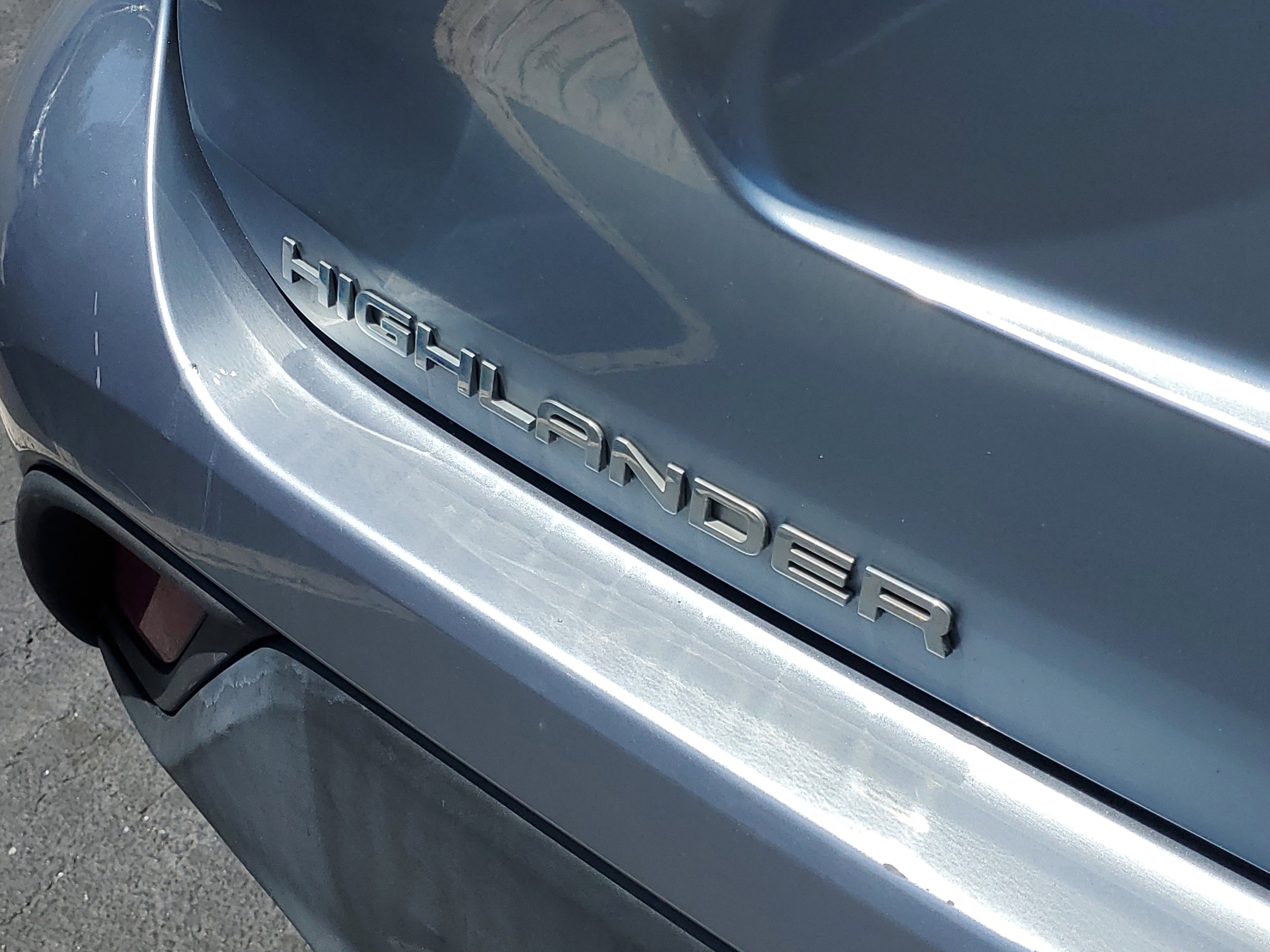 Used 2021 Toyota Highlander XLE AWD/4WD image 10