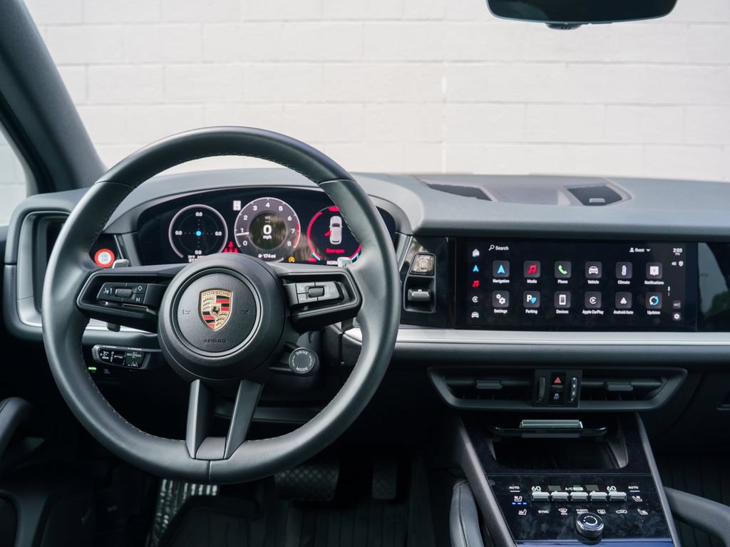 Used 2024 Porsche Cayenne AWD/4WD image 22
