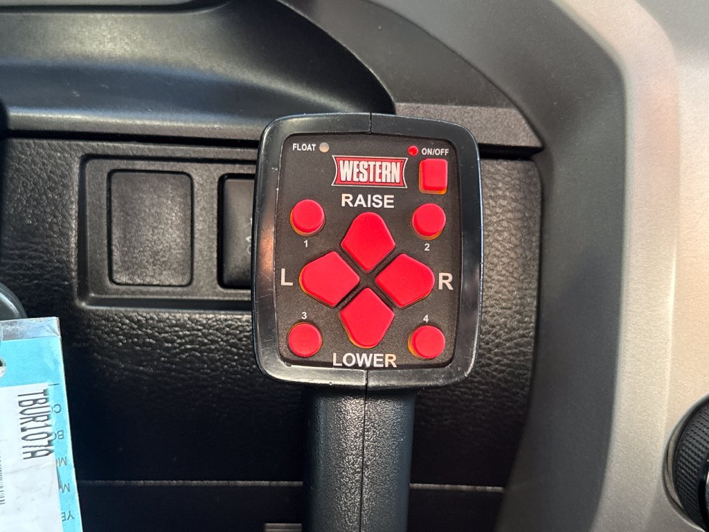 Used 2015 Toyota Tundra SR5 AWD/4WD image 31