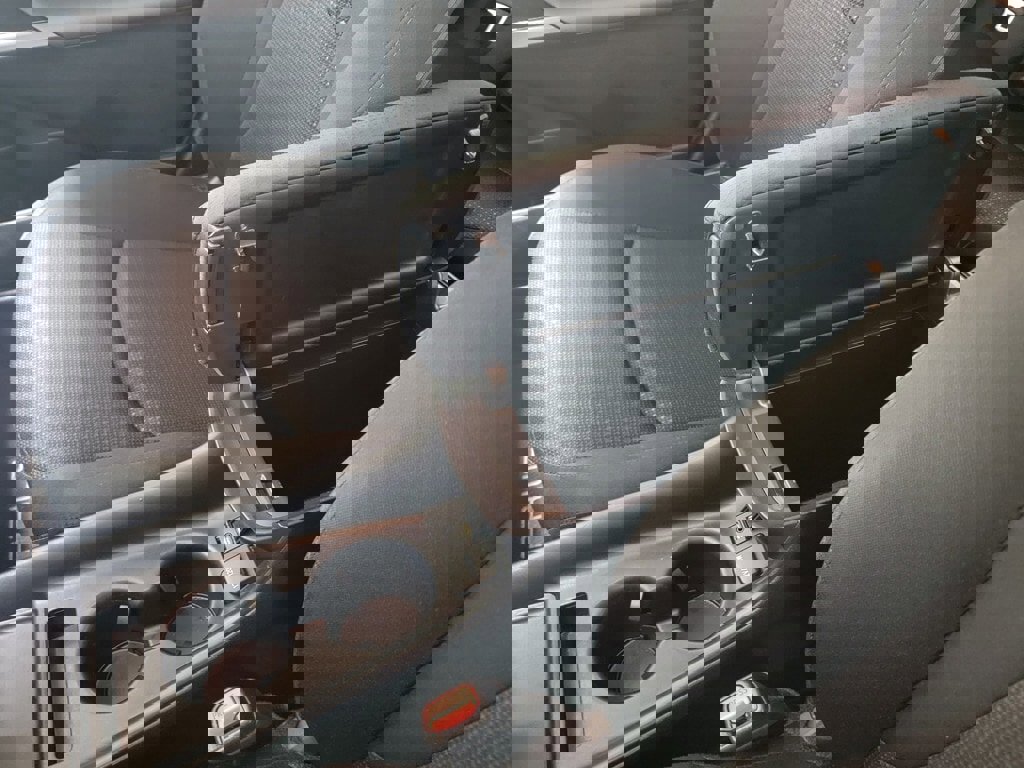 Used 2020 Toyota Prius LE image 19