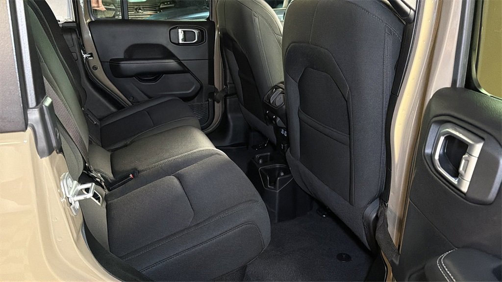 Used 2020 Jeep Gladiator Overland image 15