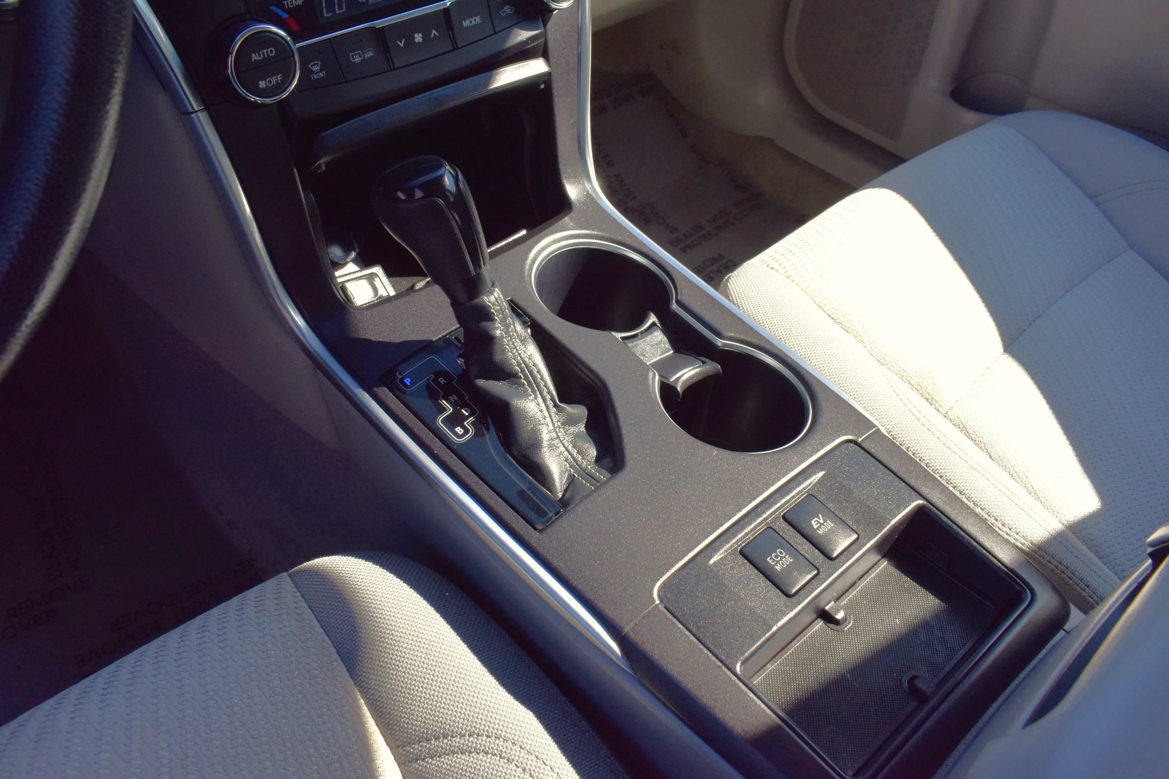 Used 2016 Toyota Camry LE FWD image 25
