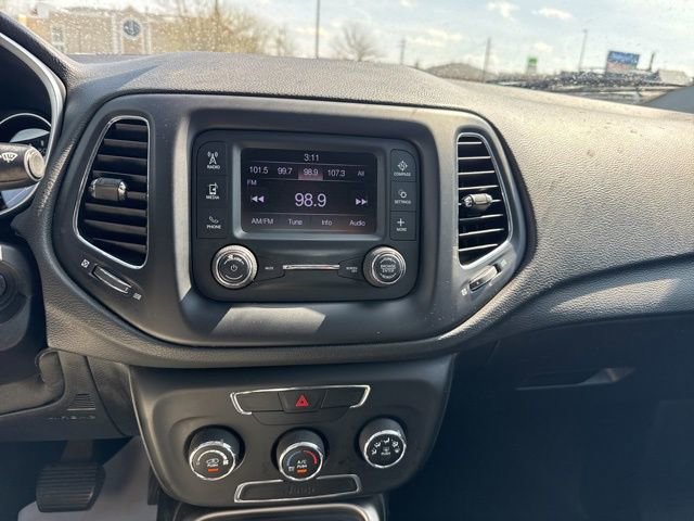 Used 2018 Jeep Compass Latitude image 19